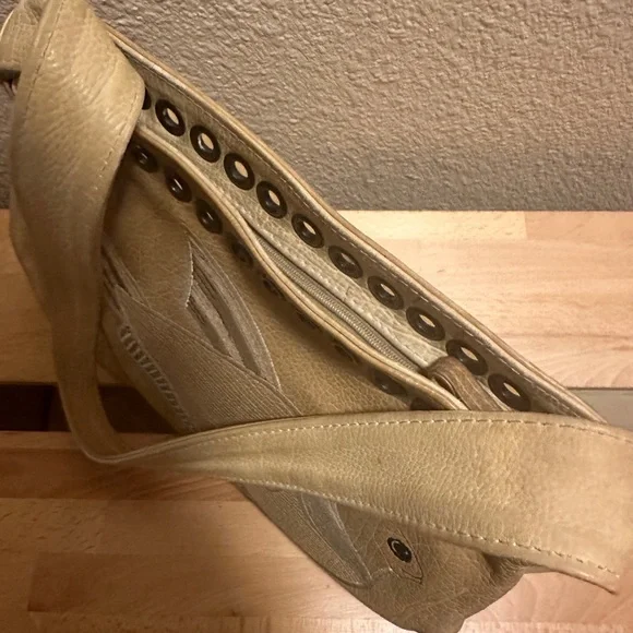 R&Y AUGOUSTI FISH EMBROIDERY PURSE LEATHER BEIGE - Picture 3 of 6